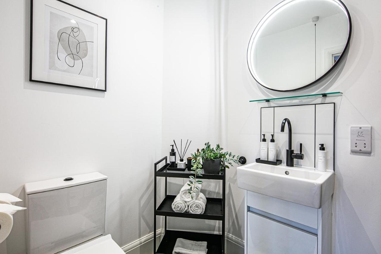 Twin / King Studio (Second Floor – No Lift)